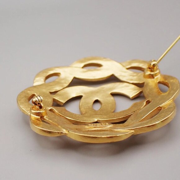 CHANEL CC Logo Pin Brooch 97P GHW France Accessory Vintage 85RL335 - Picture 7 of 8